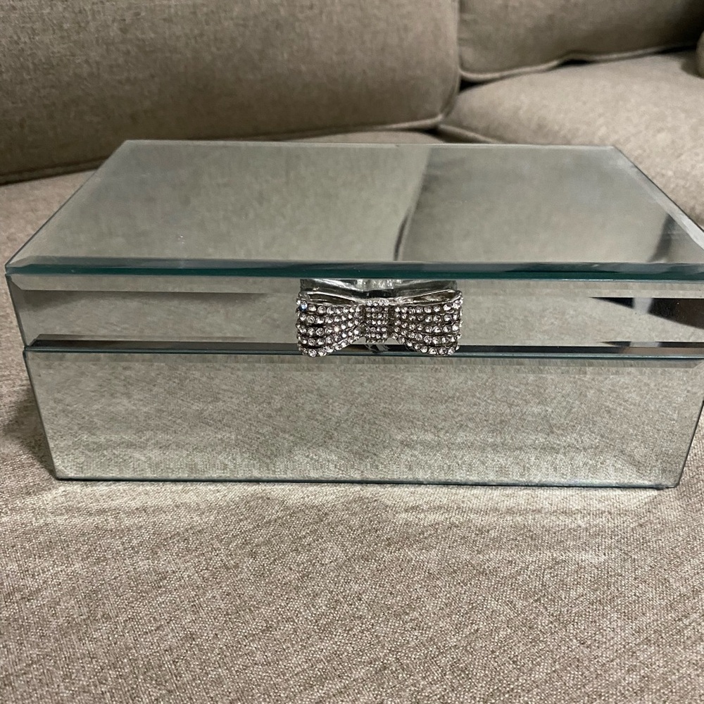 Jewelry box